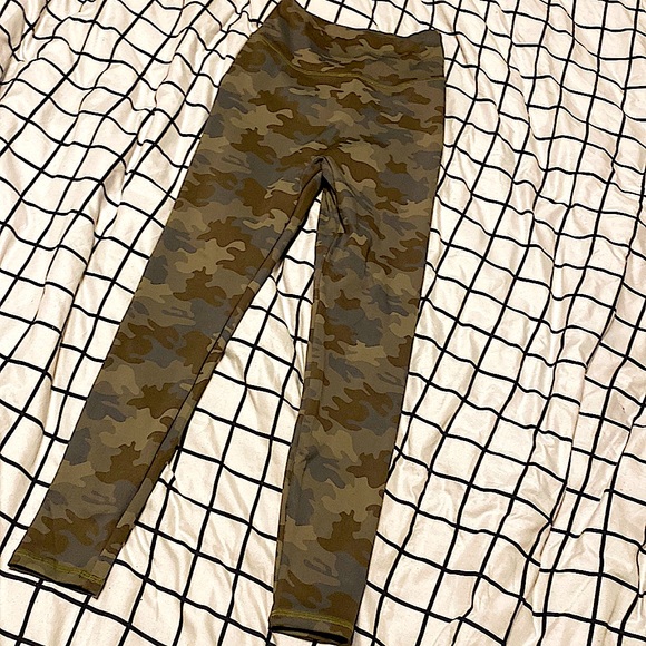 never worn - Picture 1 of 3